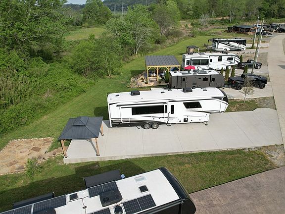 3rd image of 129 Mountain Meadows Dr