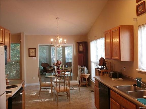 3rd image of 10161 Carlton Place Ct N