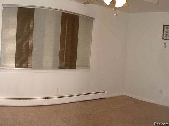 5th image of 8203 Huntington St
