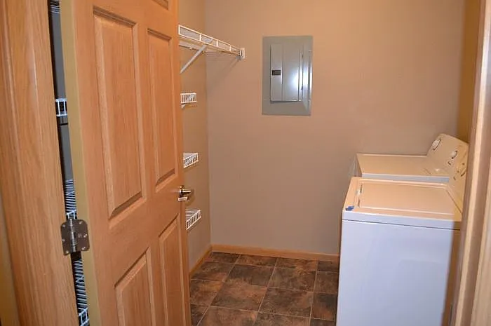 Sidney Apartments — Photo 22