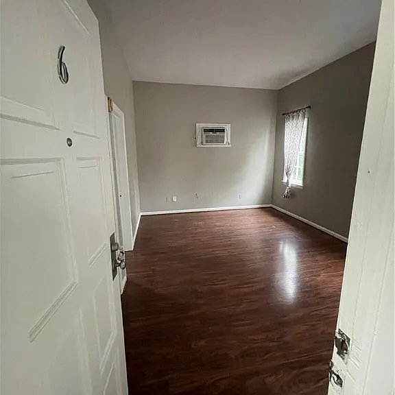 112 Houston St #6 — Photo 2