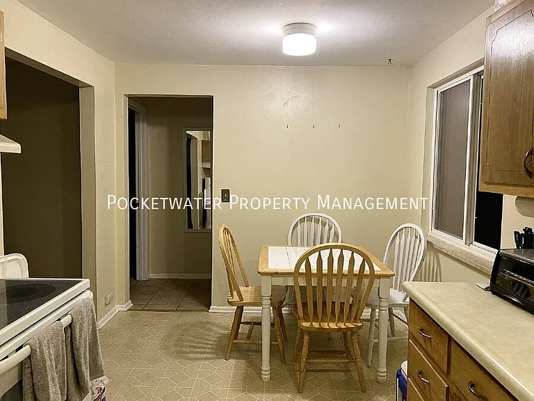 740 37th St — Photo 3