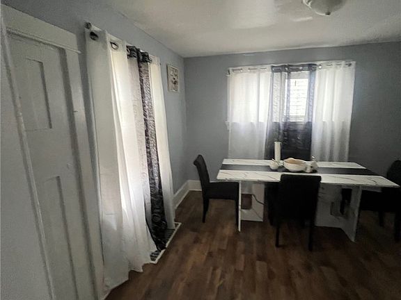 4th image of 2324 Oakridge Dr