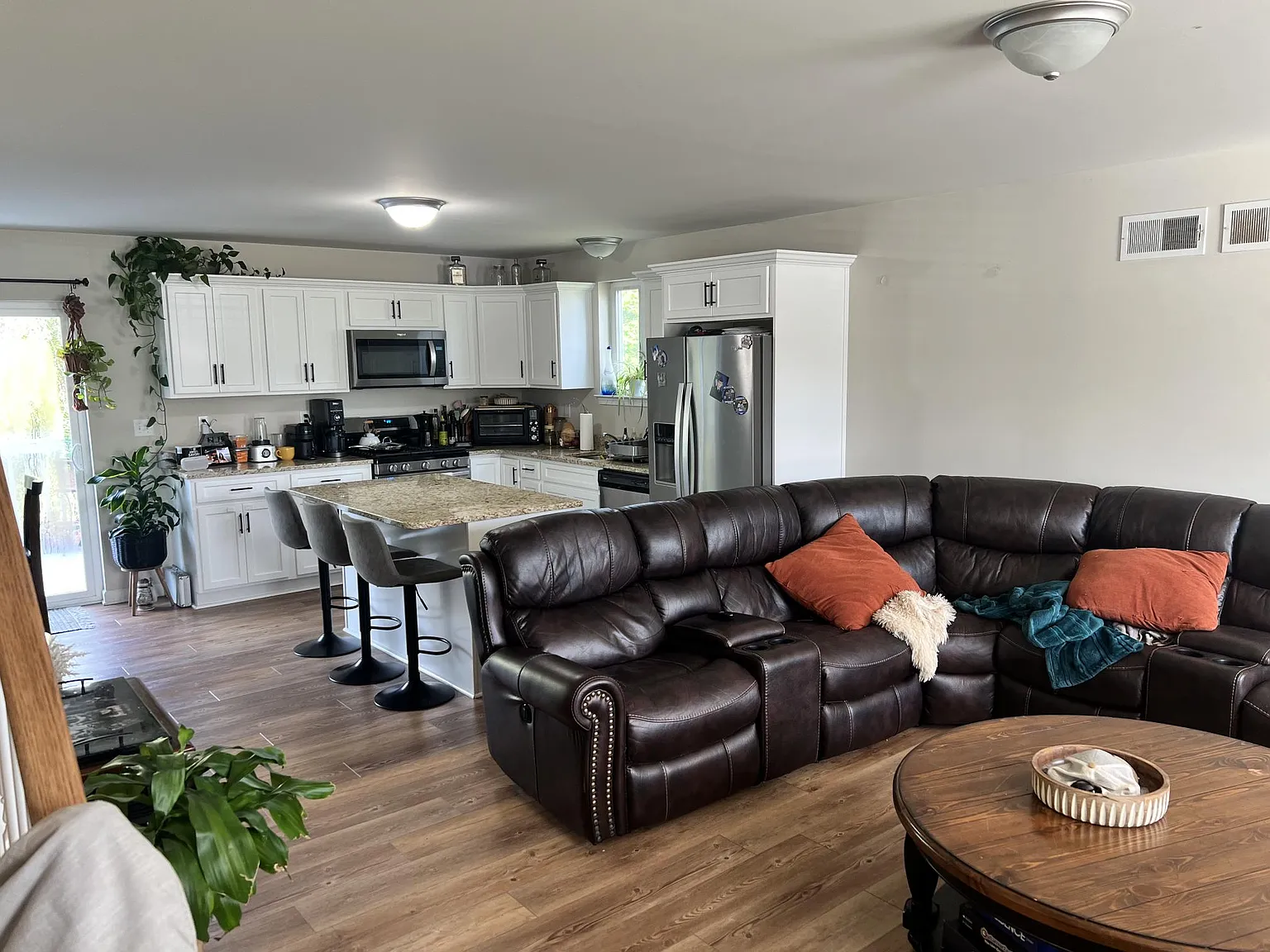 3 bed, 1553 sqft, $2,700 — Photo 4