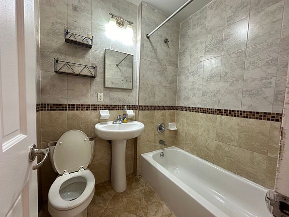 4th image of 1314 Eastern Pkwy #6