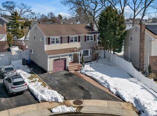 381 Robyn Place, East Meadow, NY 11554