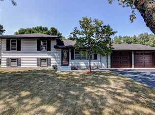11340 Gladiola St NW, Coon Rapids, MN 55433
