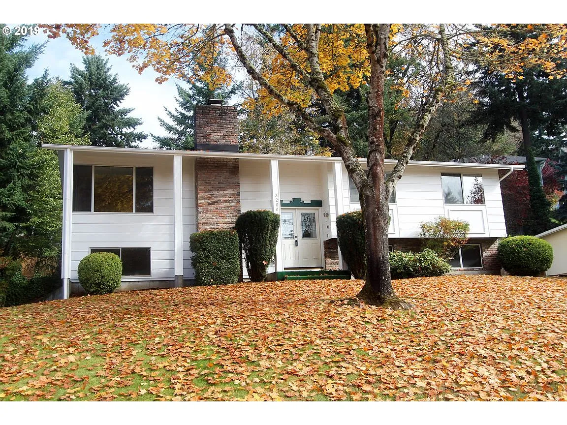 3260 Strathmore Pl photo 1