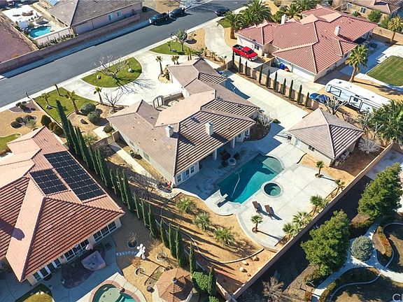4th image of 19264 Estancia Way