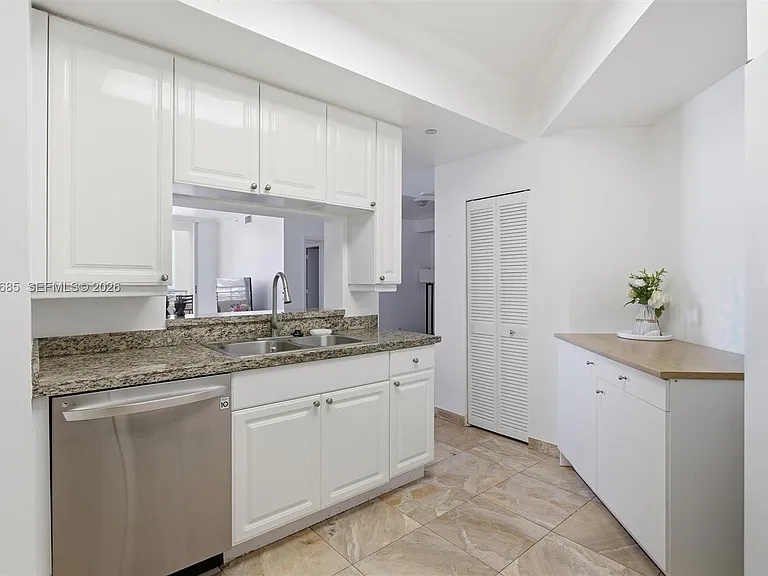 888 Brickell Key Dr #2010 — Photo 8