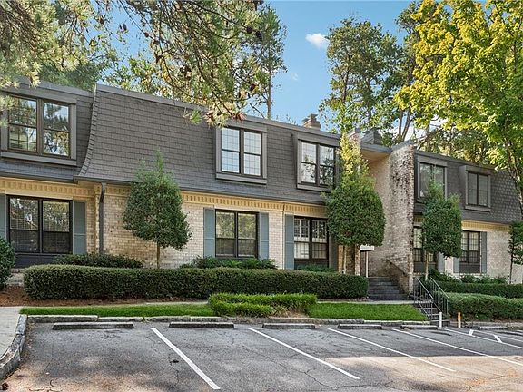 5th image of 106 La Rue Pl NW