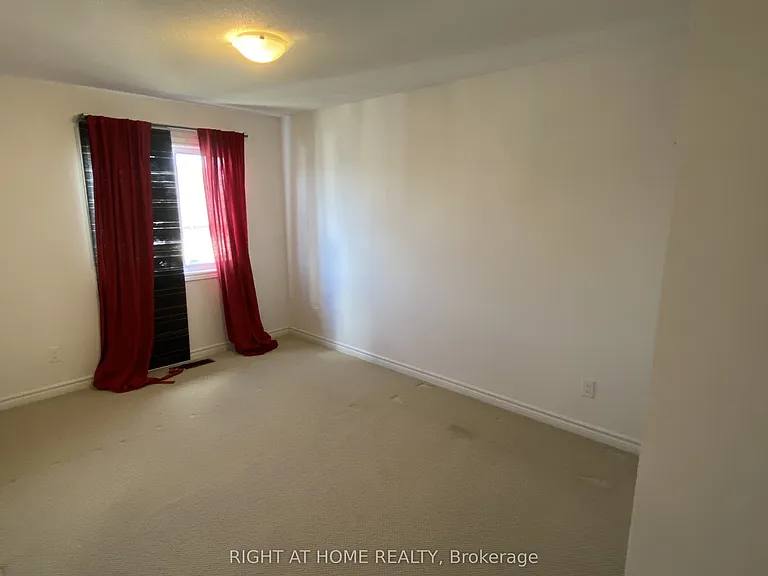 1119 Tischart Cres — Photo 20