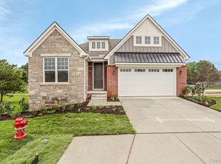 2312 Pondview Dr, Troy, MI 48085