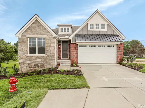 2312 Pondview Dr, Troy, MI 48085