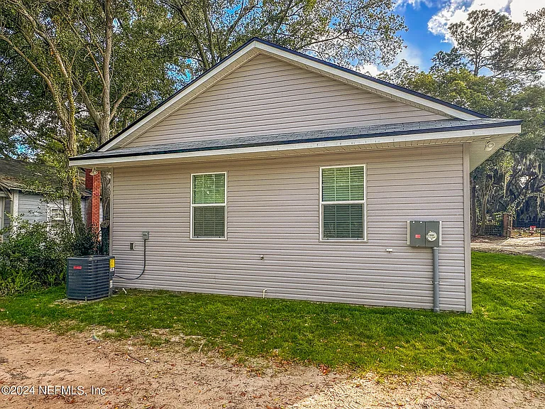 2220 Flesher Ave — Photo 27