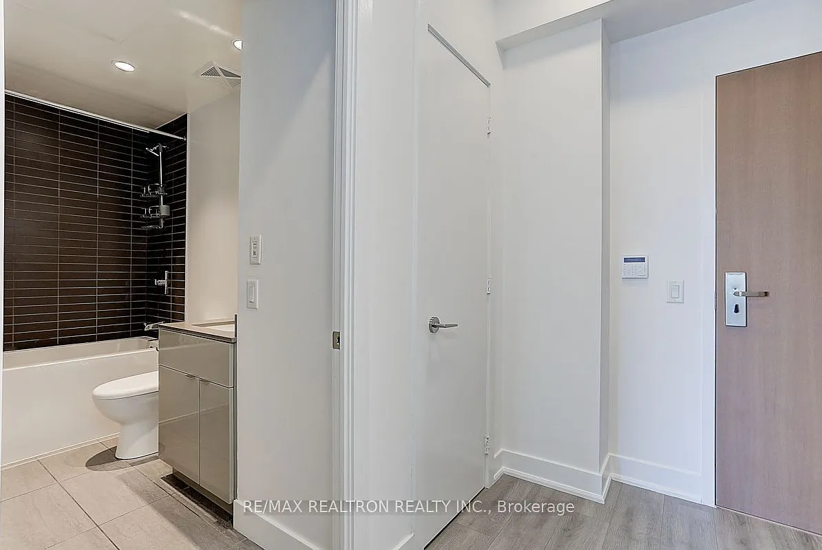YC Condo — Photo 3