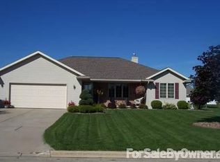 823 Golden Eagle Ct, Pulaski, WI 54162