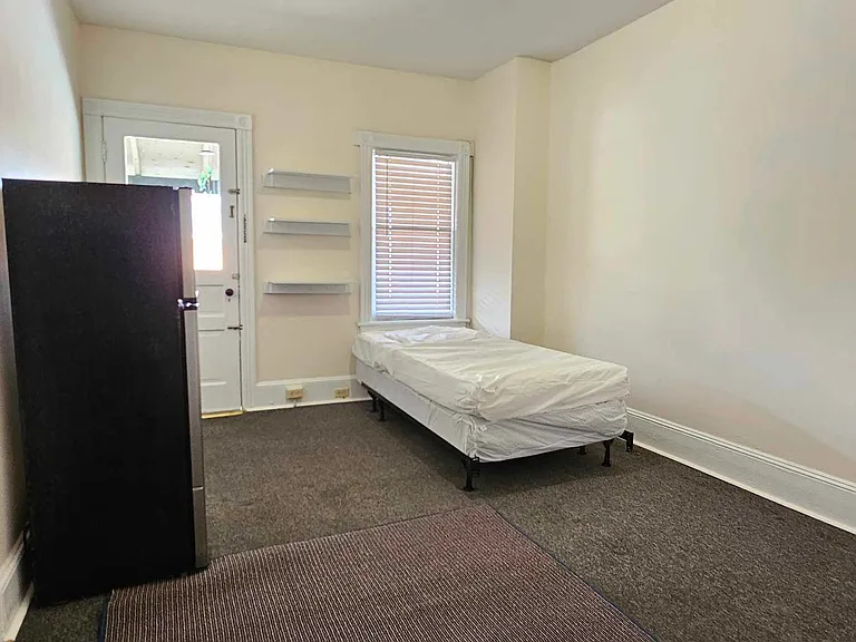 610 Grace St #11 — Photo 13