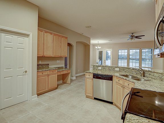 5th image of 1034 Green Pine Cir