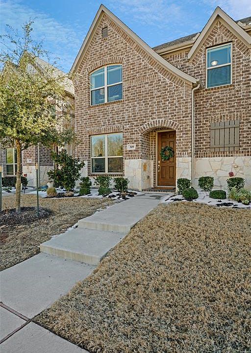 1st image of 309 Carnaby Ct