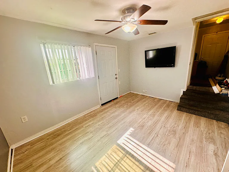 Country Club Pl — Photo 3
