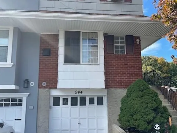 944 Clove Rd, Staten Island, NY 10301