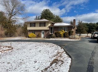 555 Cooper Rd, Glocester, RI 02814