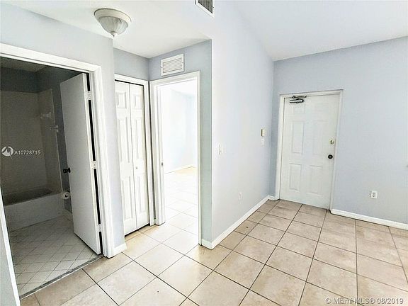 5th image of 970 NE 34th Ave Unit 203