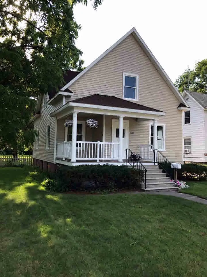 1523 Bay St photo 1