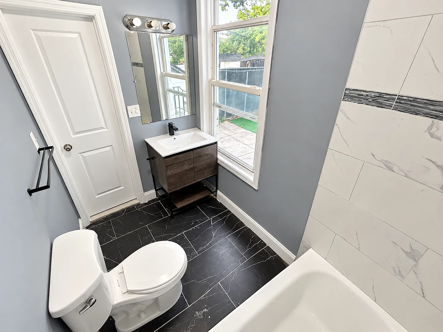 3 bed, 1.5 bath, 1200 sqft, $1,995 — Photo 3