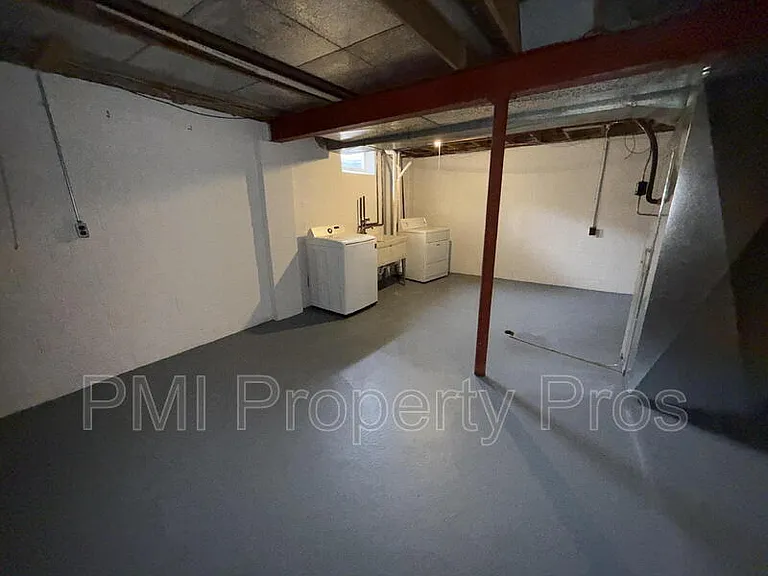 8148 S 88th St — Photo 15