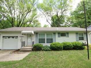 7201 Robinson Dr, Overland Park, KS 66204