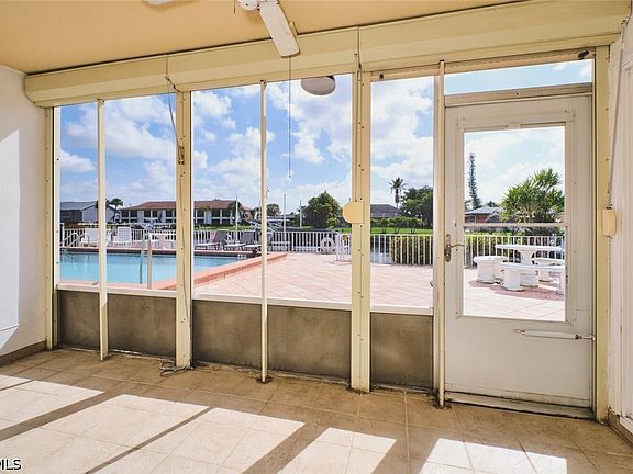 4th image of 4707 SE 5th Ave APT 102