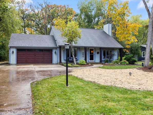 1276 Wilderness TRAIL, Delafield, WI 53018
