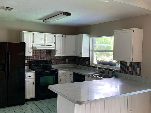 3rd image of 743 SW Lakehurst Drive
