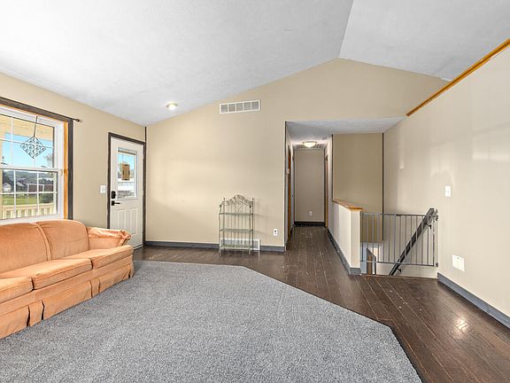 5th image of 7870 Larry Ln