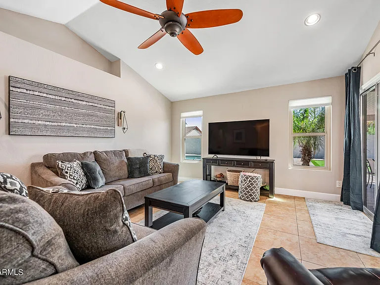 3659 W Elgin St — Photo 8