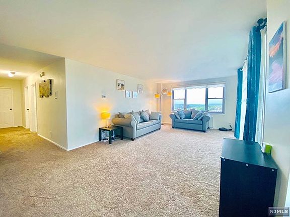 2nd image of 2100 Linwood Ave APT 21V