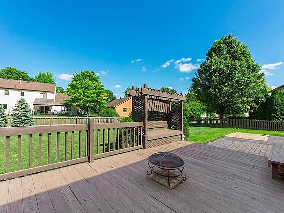 Deck with Built-In Seating