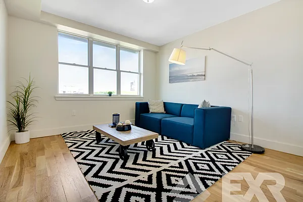 Rented by EXR | media 42