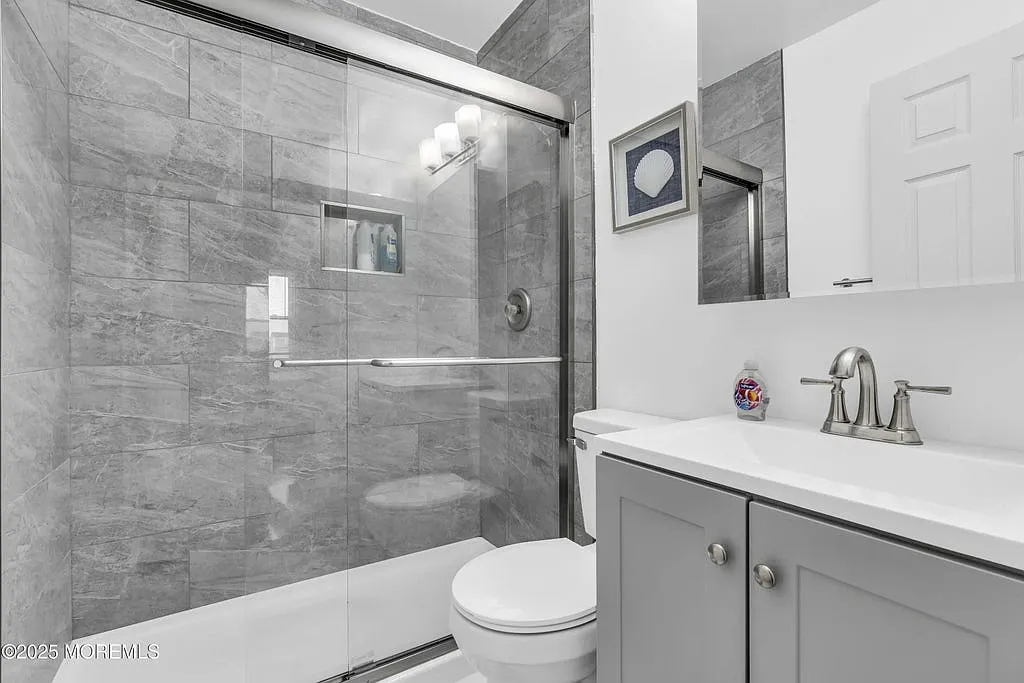 3 bed, $2,100 — Photo 4