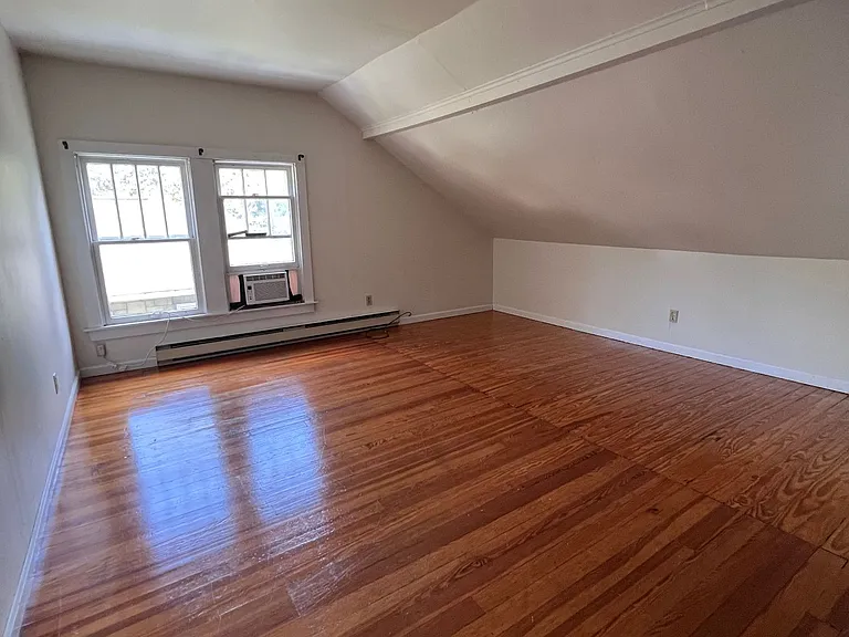 402 E 1st Street — Photo 14