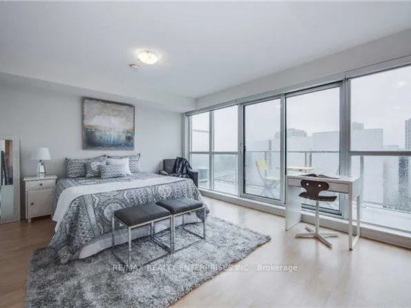 60 Town Centre Ct #811, Toronto, ON M1P 0B1