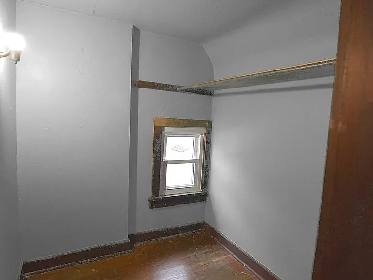 903 E Washington St — Photo 7