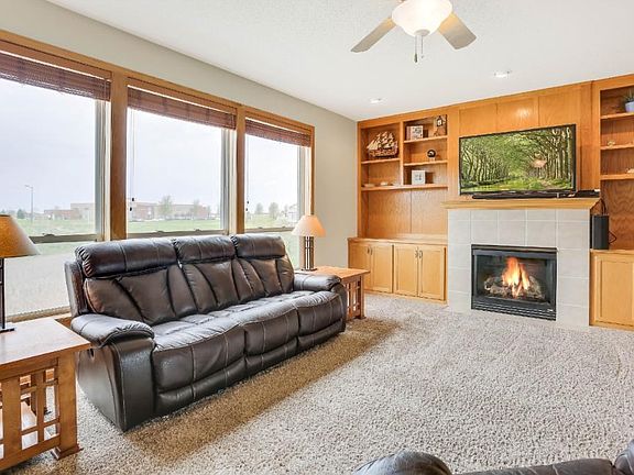 Open floor plan between the kitchen, dining and great rooms.