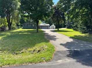 9340 Pierson Lake Dr, Chaska, MN 55318