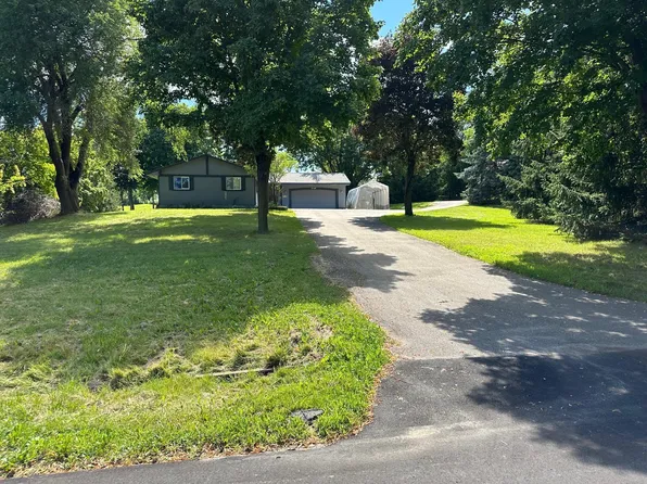 9340 Pierson Lake Dr, Chaska, MN 55318