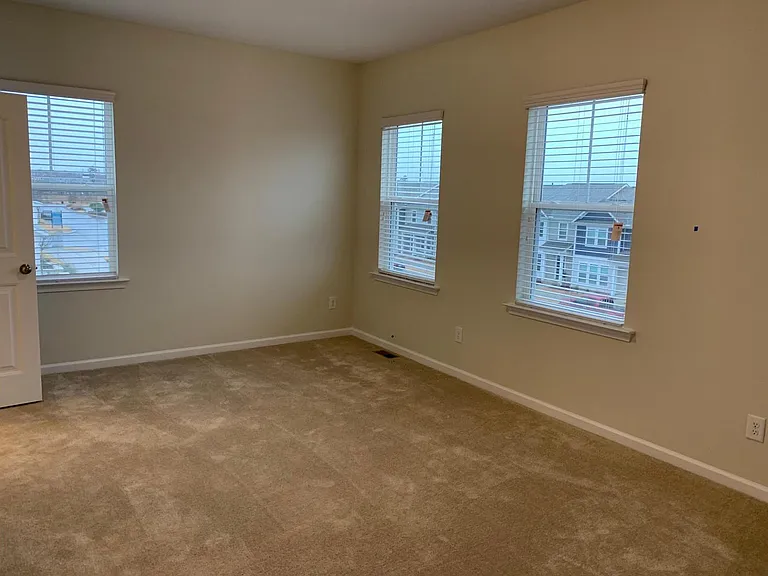 5310 Beckom St — Photo 11