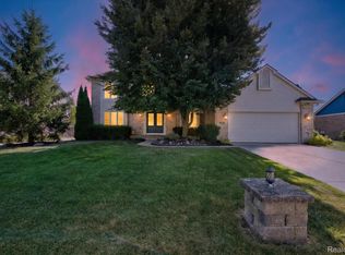 22649 Foxmoor Dr, Novi, MI 48374