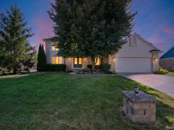 22649 Foxmoor Dr, Novi, MI 48374